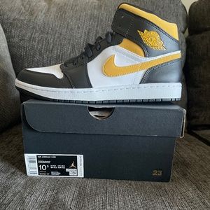 Air Jordan 1 Mid